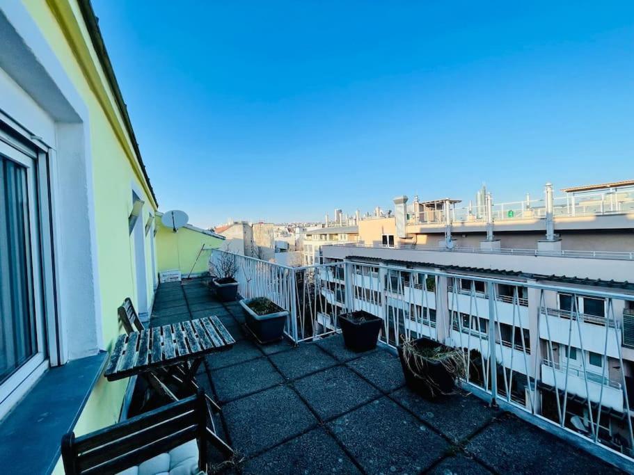 Apartament Cosy Flat With Huge Terrasse! Long Or Shortterm Wiedeń Zewnętrze zdjęcie